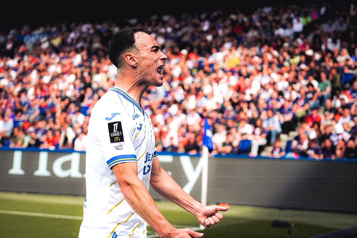 FC LORIENT 🐟 tweet media
