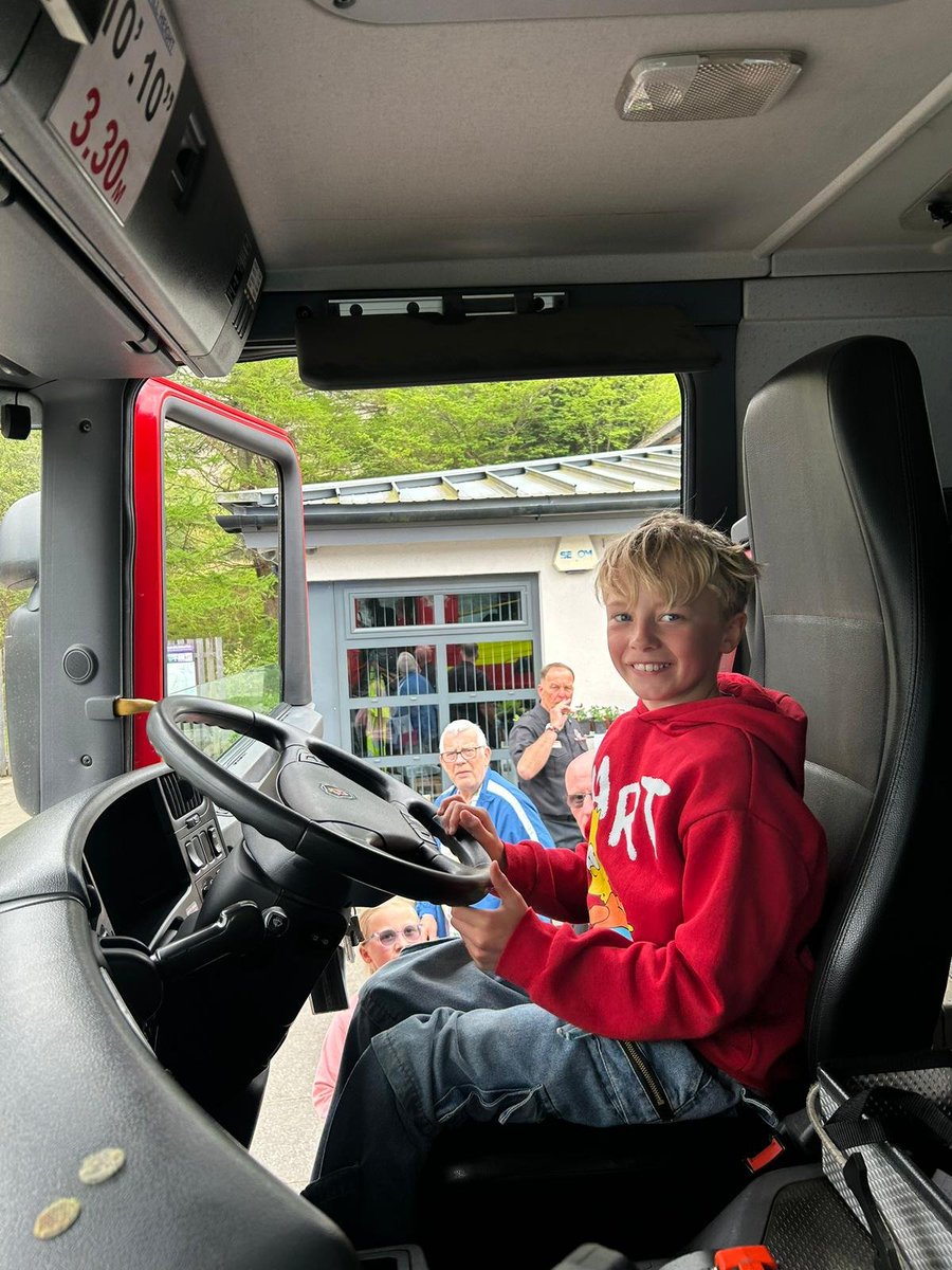 abewdhq's tweet photo. The Arrochar crew visited Three Villages Hall on 2nd May for the Spring Fair. Thanks to everyone in the community who came along to our stall. It was a positive day with conversations about Home Fire Safety, becoming an on call firefighter, and Summer Safety advice. @fire_scot https://t.co/9Ig5hXKeP6