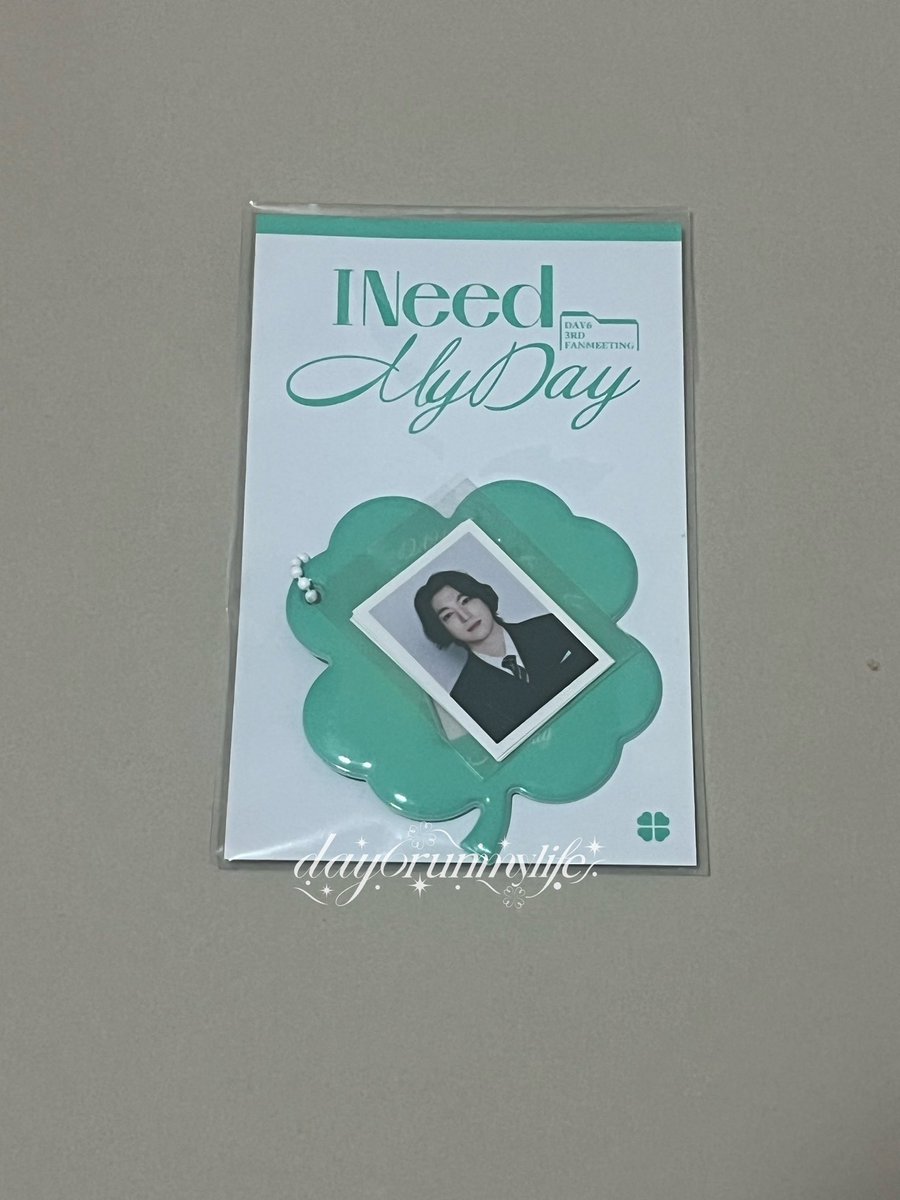 ใช้ชีวิตฟุ่มเฟือยและอวย DAY6 ไปวันๆ tweet media