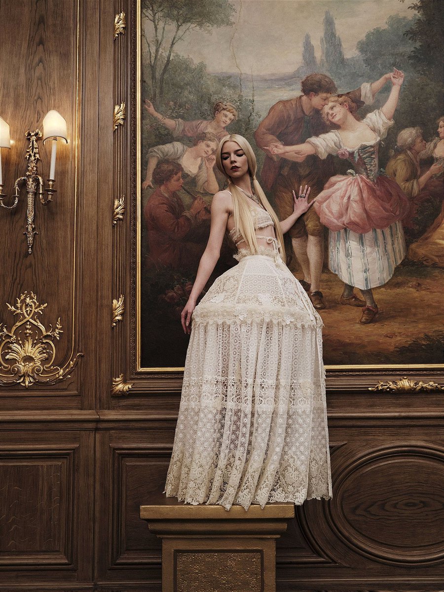 anyataylorjoyth's tweet photo. She's work of art https://t.co/n9TrhDenK2