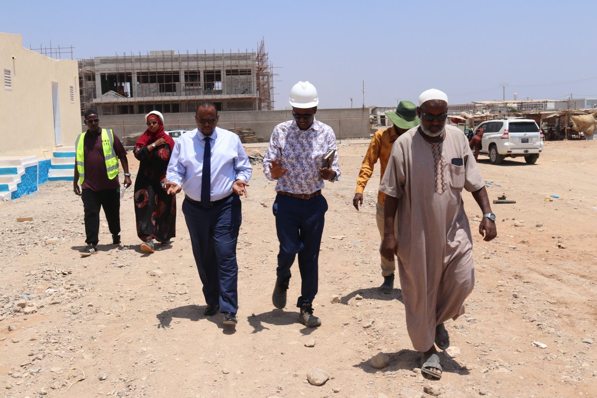 Arulos_Djibouti's tweet photo. Une centaine de logements sociaux bientôt livrés pour les premières familles de Djaga-Bouldhouq🏡
En visite ce 5 mai 2026, le DG de l’ARULoS a constaté l’achèvement des logements à Nassib, une zone résidentielle en plein essor.
Remise des clés prévue prochainement 🔑
#ARULoS
#PZB https://t.co/6hKGbJMO9Q
