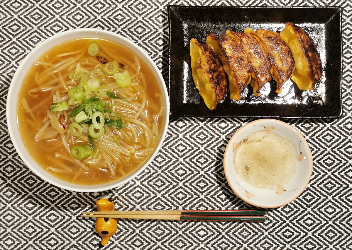 🕗️夜ごはん✨
・もやしそば
・勝浦タンタン餃子

お昼に外食してしまったので夜ごはんは質素にした🥟