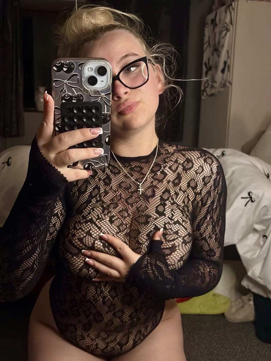Ava Sterling tweet media