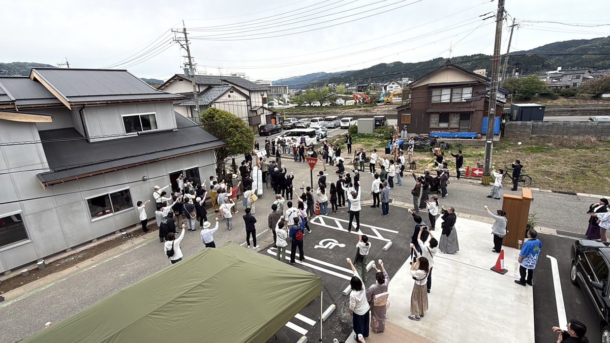 Gochamaru_koura's tweet photo. 5/3らいか堂開所式

250名を超える皆様ににお越し頂き、
幸せあふれる開所式

一人一人が望む小さな幸せ体験をともに見出し
復興を超え全てのみなさまに大切なこと
地域内外の皆様とともに願い
果たして参ります

＃ごちゃらあと
＃令和6年能登半島地震
＃奥能登豪雨
＃lovepocketfund
＃日本財団 https://t.co/xOy07x0hvS