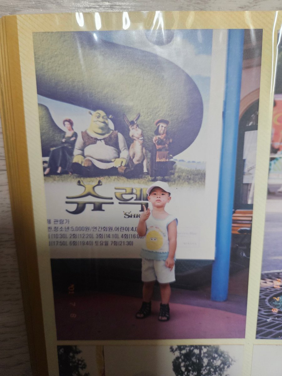 아무리 봐도 어제 사진 같음