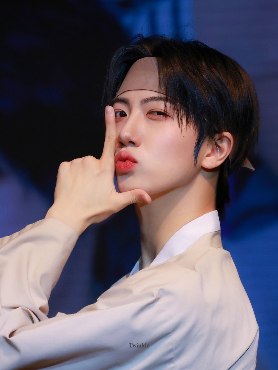 𝐓𝐰𝐢𝐧𝐤𝐥𝐞 tweet media