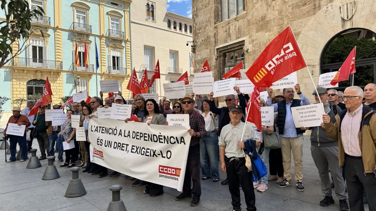ccoopv's tweet photo. 📢 Denunciem les llistes d'espera de #dependència i que hi haja persones que moren abans de rebre l'ajuda. Exigim al Consell:
👉Agilitat en els expedients.
👉Reactivar el Pla Convivint.
👉Desbloquejar les millores laborals paralitzades.
👉Més recursos públics i places. https://t.co/RYSfBNKAT0