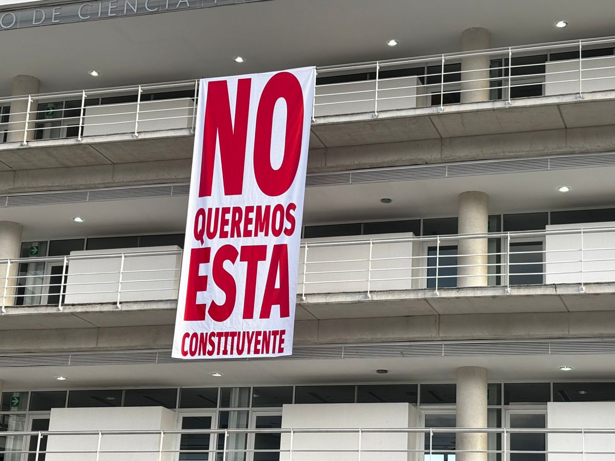 Así reciben al presidente hoy en <a href="/UNALOficial/">Universidad Nacional de Colombia</a> No queremos esta constituyente, exigimos respeto por la #AutonomíaUniversitaria La Universidad no es un experimento social para fines politiqueros electorales.