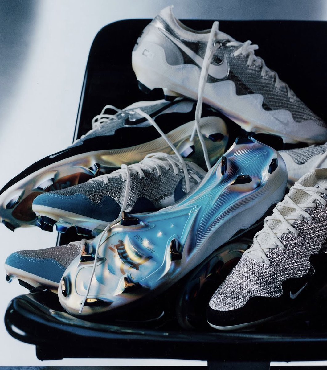 SNKR_TWITR tweet media