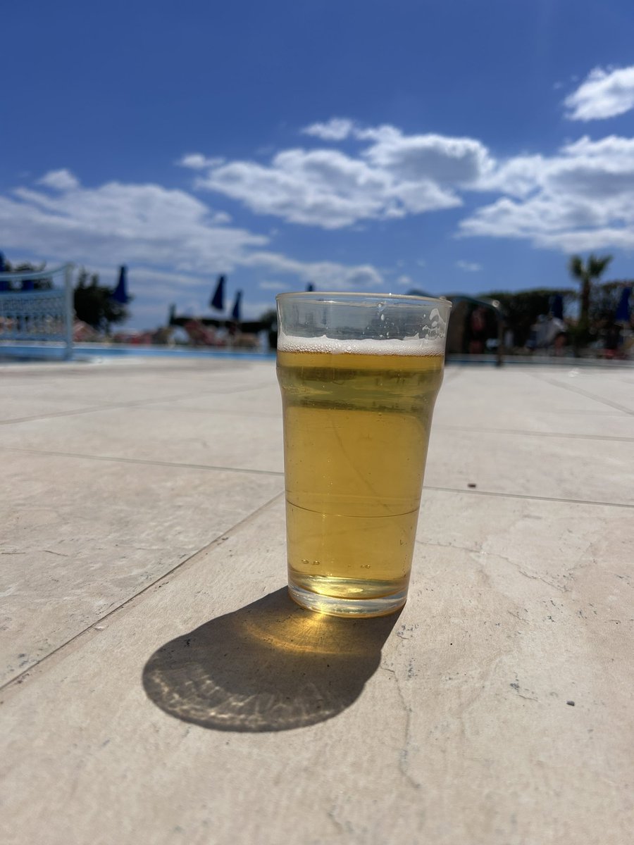 L69's tweet photo. En kall när det äntligen blev varmt 😎 https://t.co/jG9cazvgPU