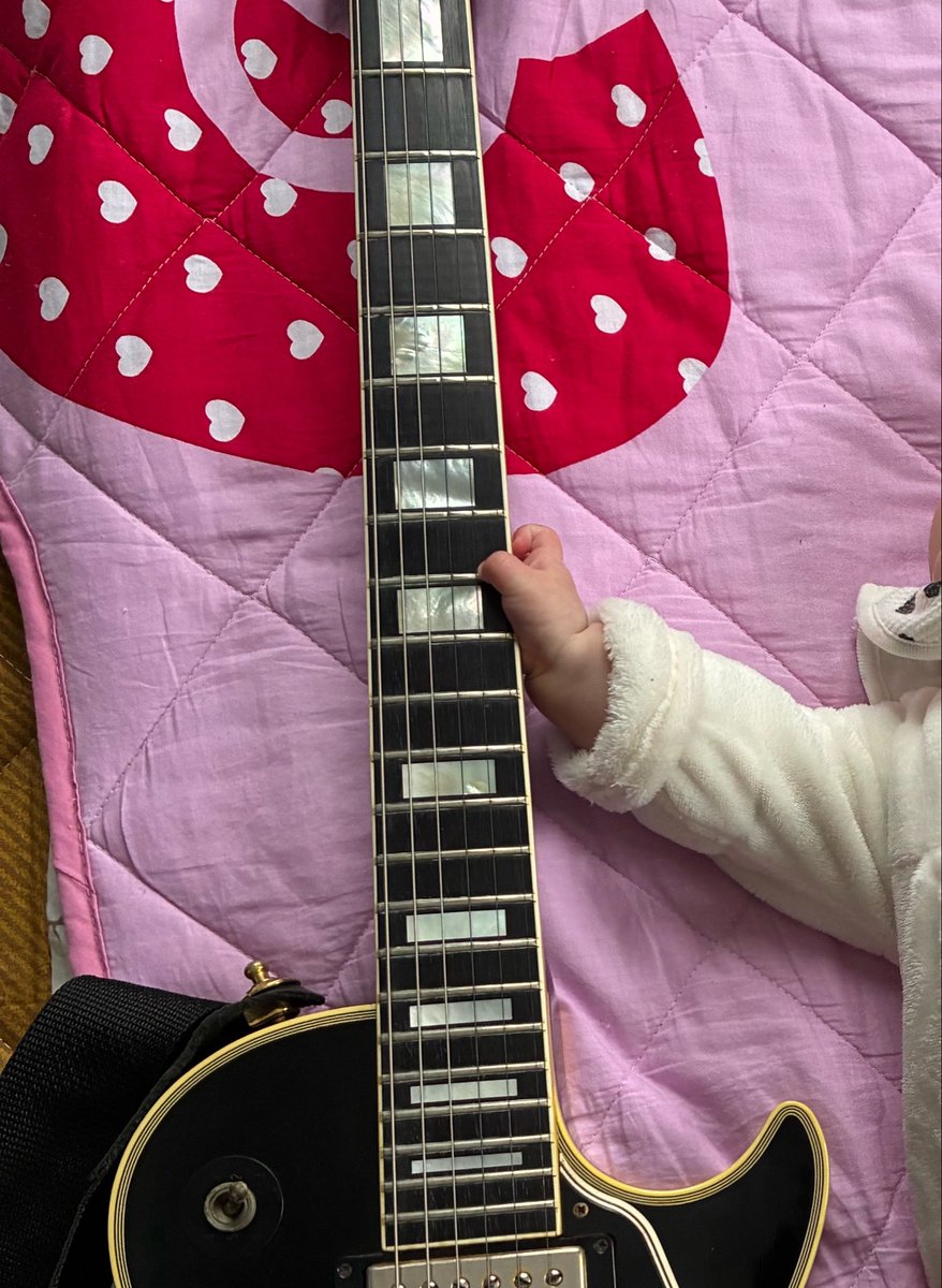 Jimmy6710R's tweet photo. こどもの日
実は子育て中だったりです(6ヶ月)
ギターの似合う娘になってほしいであります。 https://t.co/pBonA4384x