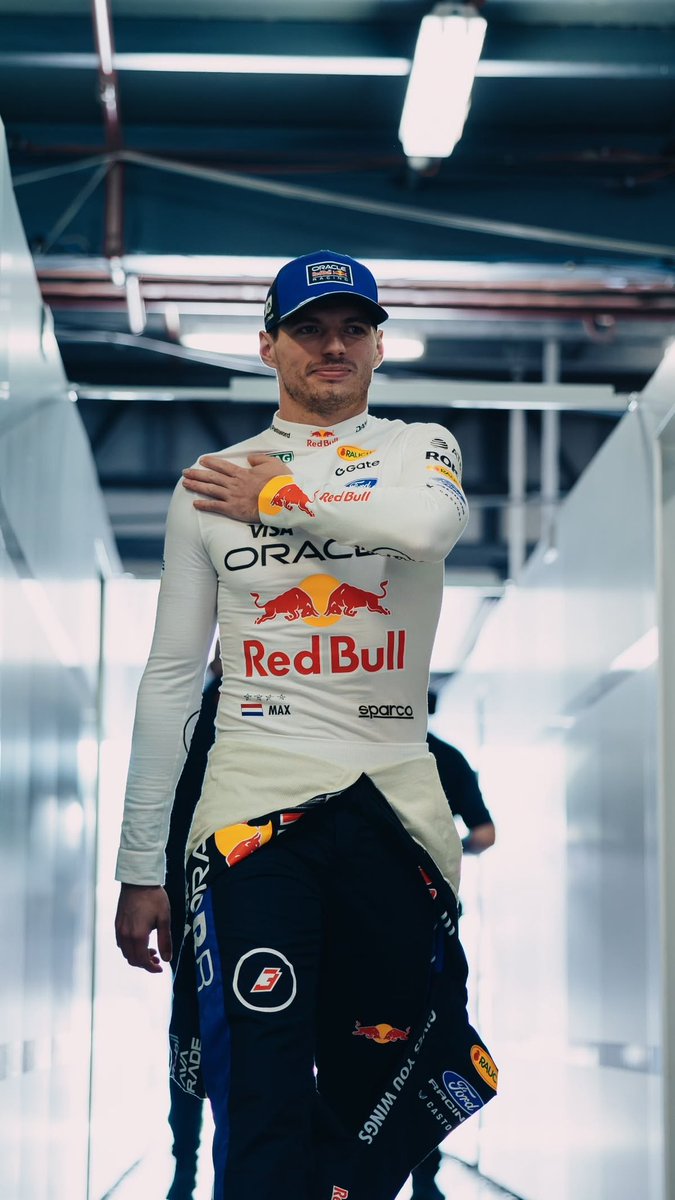 🦁| Max Verstappen completa 10 anos de uma incrível jornada com a Red Bull Racing — 05.05.2016 ➡️ 05.05.2026:

🏆 Campeonatos: 4 🥇 Vitórias: 71 🔹 Pódios: 127 🎯 Pole positions: 48 🏁 Corridas: 214