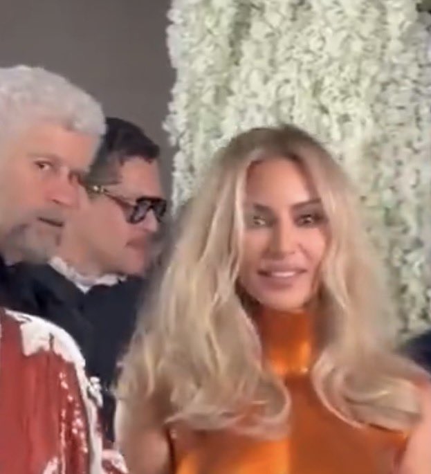 <a href="/resteinsolente/">Insolations</a> Kim’s face like well that was awkward lmao
