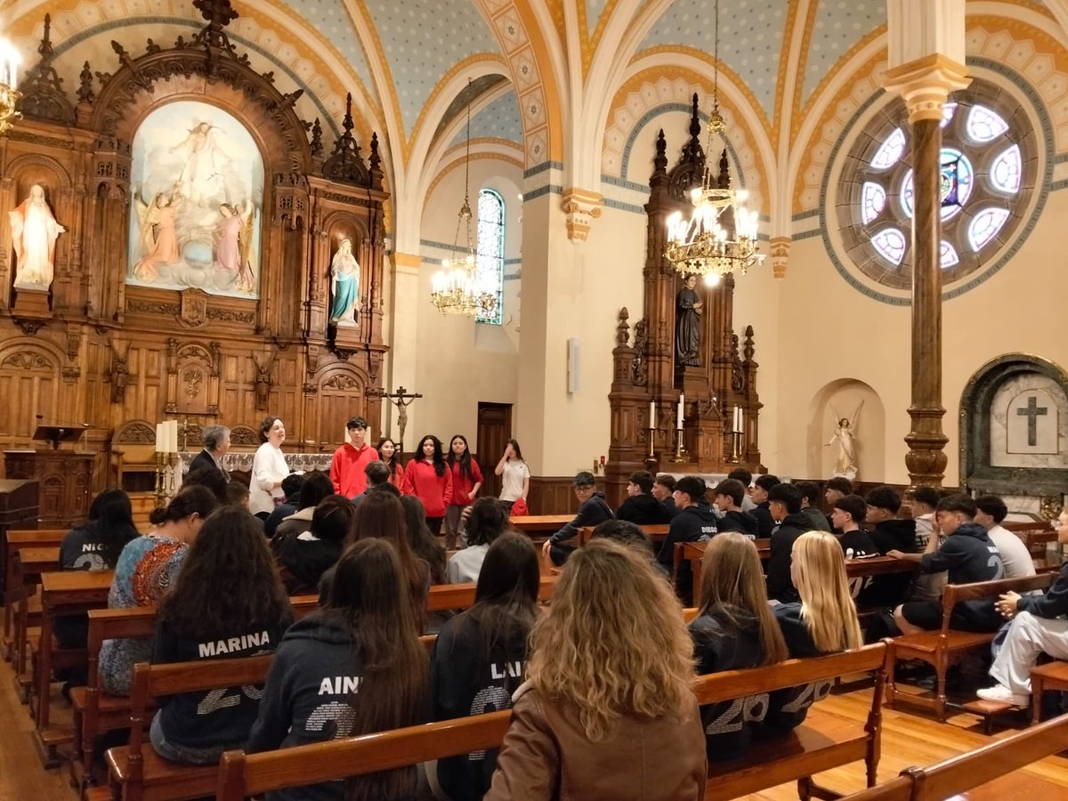 RafaelaYbarraAC's tweet photo. ESO: los alumnos de 4º han iniciado su viaje de fin de curso por Cantabria. Ayer visitamos el colegio de Zabalbide. #colegioconcertadomadrid #colegiorafaelaybarra https://t.co/5uE12qWYfv