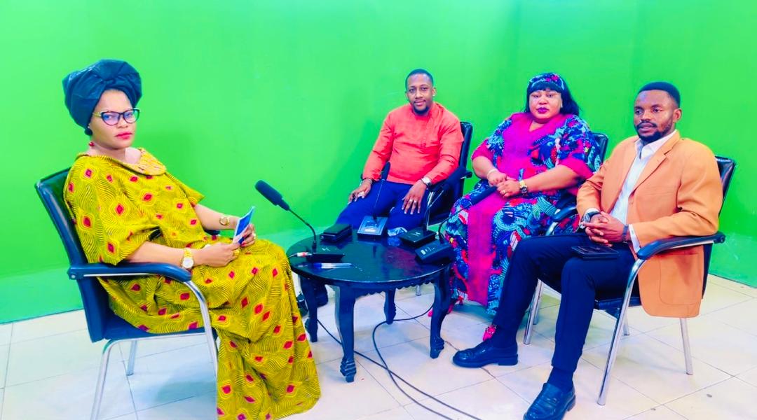 PLoveAsbl's tweet photo. 🎙️ PERFECT LOVE sur #Antenne_A_tv

21 avril | #FEMME_ET_SOCIÉTÉ
 Investir dans la femme = investir dans l’avenir

✔️ Protection
✔️ Autonomisation
✔️ Formation

Bâtissons une génération de femmes leaders.

#PERFECTLOVE #LeadershipFeminin #Impact https://t.co/yv2Mb2jiVr