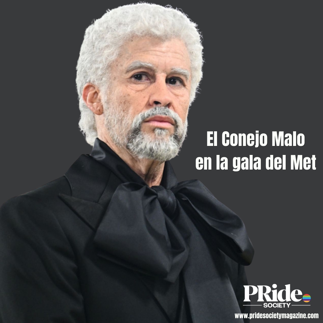 pridesocietymag's tweet image. El artista puertorriqueño apareció en la alfombra roja con pelo canoso, arrugas, bastón y traje negro: pridesocietymagazine.com/el-conejo-se-t…
#BadBunny