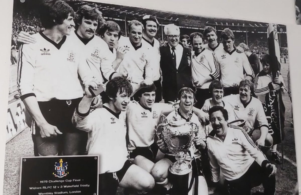 BornVikings_'s tweet image. #OnThisDay in 1979 

Widnes beat Wakefield to win the Challenge Cup! 🏆 ⚫️⚪️