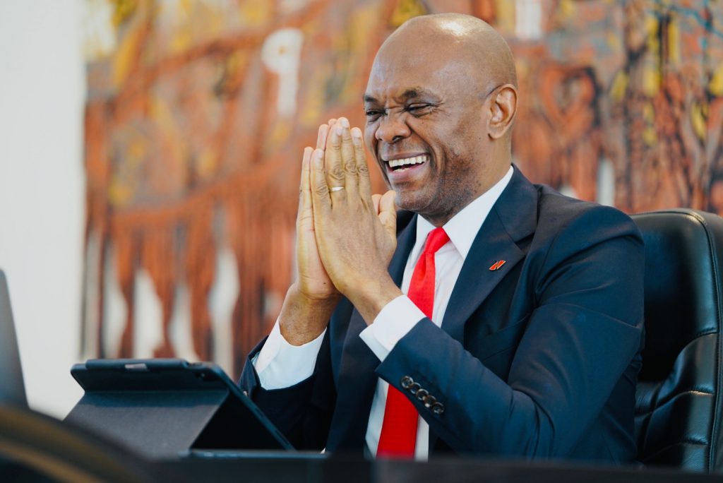 Pure_footbal's tweet photo. 🚨JIM OVIA IS THE UNDISPUTED MASTER BANKER – TONY ELUMELU DOESN’T COME CLOSE!📌

 In the cut-throat world of Nigerian banking, Jim Ovia stands in a league of his own. He didn’t inherit an empire or ride on mergers – he single-handedly founded Zenith Bank in 1990 with raw vision and grit, turning it into one of Africa’s most formidable financial institutions through pure innovation, rock-solid risk management, and unmatched customer focus. Under his leadership, Zenith didn’t just survive banking crises and reforms – it dominated them, consistently posting record profits, pioneering digital banking before it was fashionable, and building a brand synonymous with trust and excellence across the continent. Tony Elumelu? Respect for his UBA turnaround and Heirs Holdings diversification, but let’s be honest: his banking story is one of consolidation and broad entrepreneurship, not the raw, from-scratch mastery that defines a true banker. He inherited momentum and spread himself across power, oil, and hospitality. Ovia? He built a banking powerhouse that still sets the benchmark for stability, technology, and shareholder value today. When it comes to pure banking pedigree – founding, scaling, and protecting a legacy institution through every storm – Jim Ovia is simply better. No debate. The numbers, the history, and the impact don’t lie. Nigeria’s banking hall of fame belongs to the man who started it all: Jim Ovia.