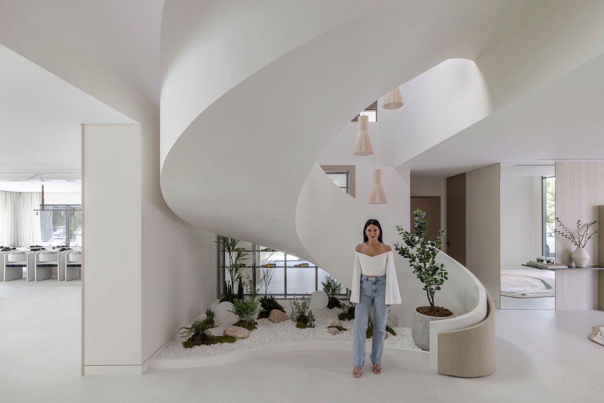 Archello's tweet photo. NOA reworks a villa in Zurich through precise material edits—exposed concrete, oak parquet, glass blocks, and layered textiles—enhancing light, acoustics, and comfort. 
https://t.co/jrRS7v0aCB 

#MaterialPalette #AdaptiveInteriors #DesignMethod https://t.co/6Bk9SSUbkj