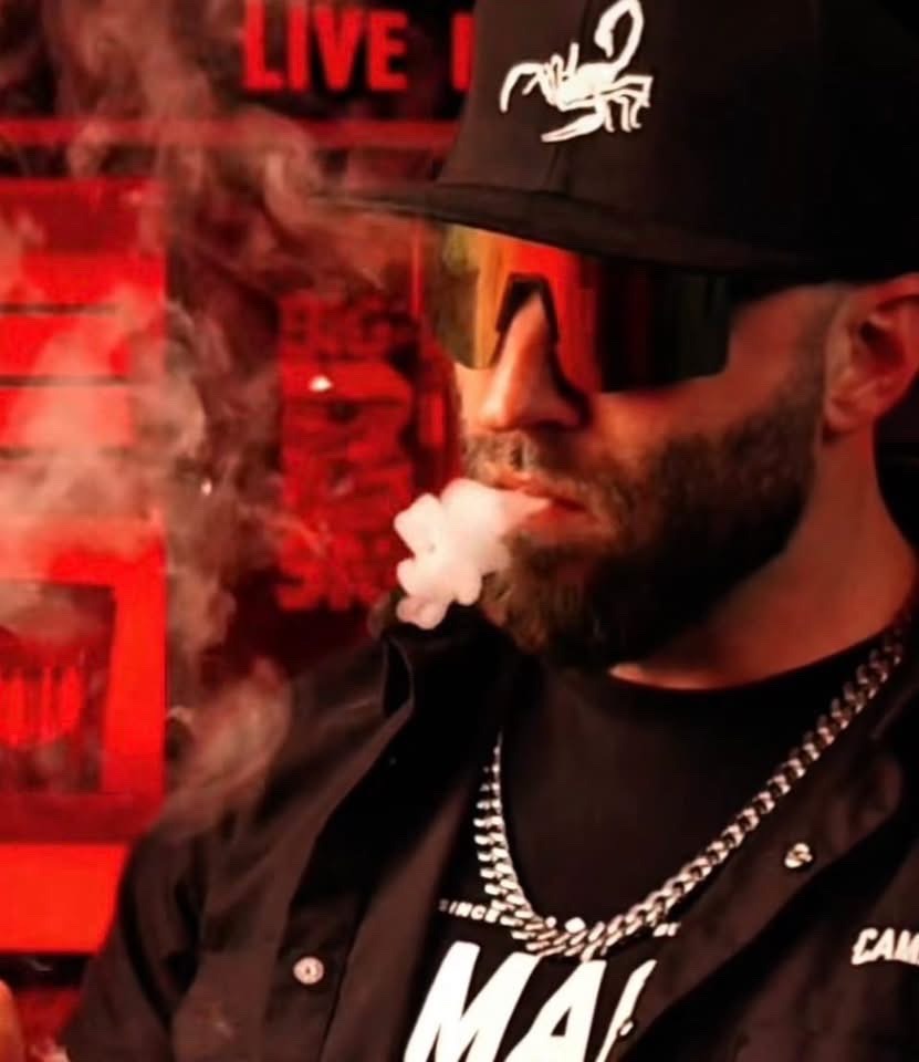 Horny smoke 40K😈🇧🇷 tweet media