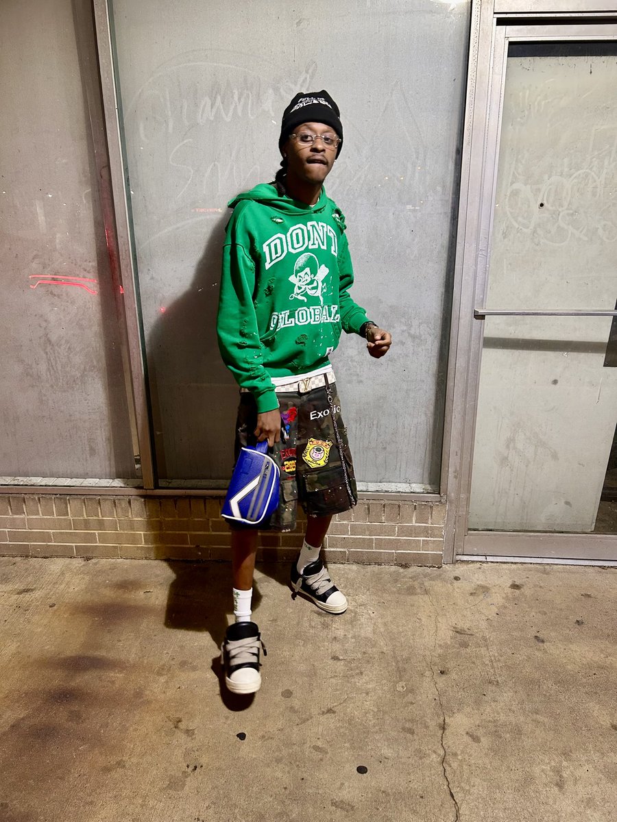 CeoAlo's tweet photo. truth be told these niggas be clonin 🤦🏽‍♂️ everything I do ….I was in that shit 💩 before they even knew bout Dem
RICKY boots 🥾  @RICKOWENSONLINE 
#LocKhiLiving💙 
#LegendaryLo
#Sk8BoardG🛹 https://t.co/RI8Xv23Mv8