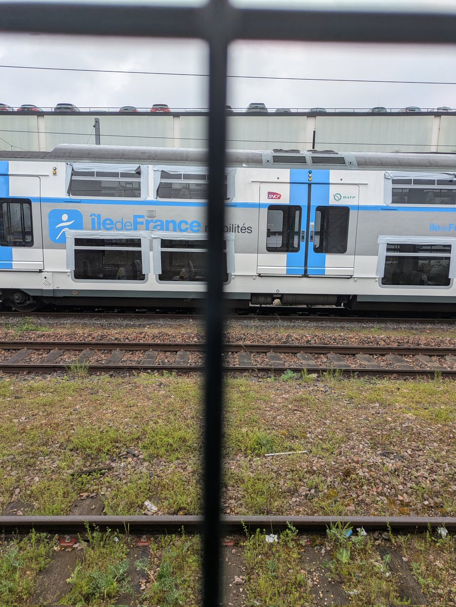 StCycliste's tweet photo. Les trains de Valérie M'Pecresse https://t.co/Yomvkox5fZ