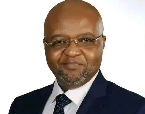 therealmediaNG's tweet image. Okey Ikechukwu says Peter Obi’s defection to the Nigerian Democratic Congress is “political survival,” describing it as strategic repositioning ahead of 2027.

Read more: therealmediang.com/politics/defec…

#NigeriaPolitics #2027Elections #Obi #RBNnews