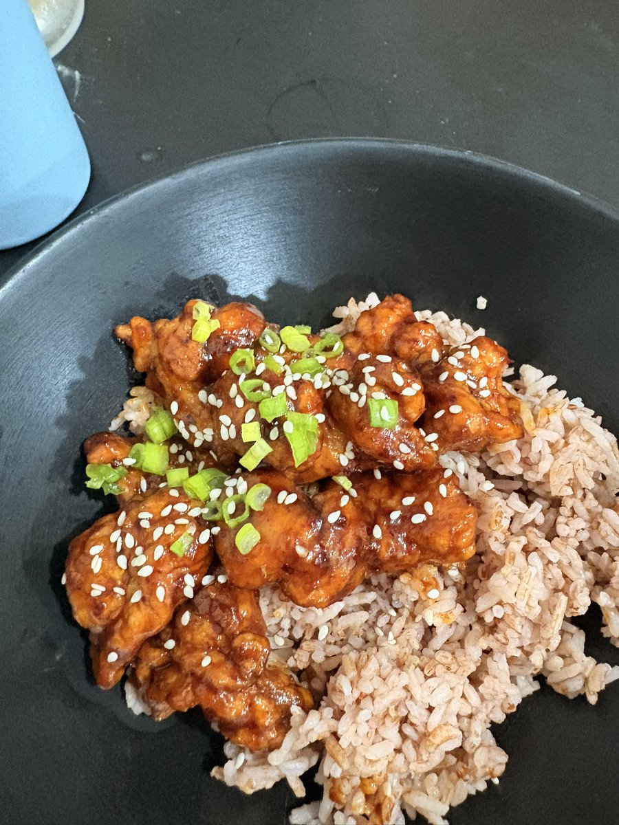 Cooked a korean popcorn chicken for dinner. HAAHAHA grabeeeang bakasyon uy