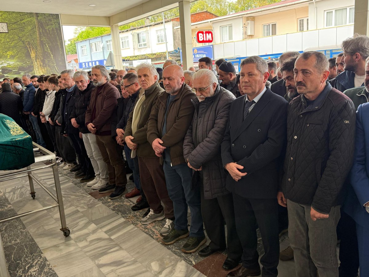 İlçe Başkan Yardımcımız Rıza Yavuz’un kıymetli amcası Reşat Yavuz’un vefatını derin bir üzüntüyle öğrenmiş bulunmaktayız.

Merhuma Allah’tan rahmet; başta Rıza Yavuz olmak üzere ailesine ve yakınlarına sabır ve başsağlığı diliyoruz.

Cenaze törenine katılarak acılarını paylaştık.