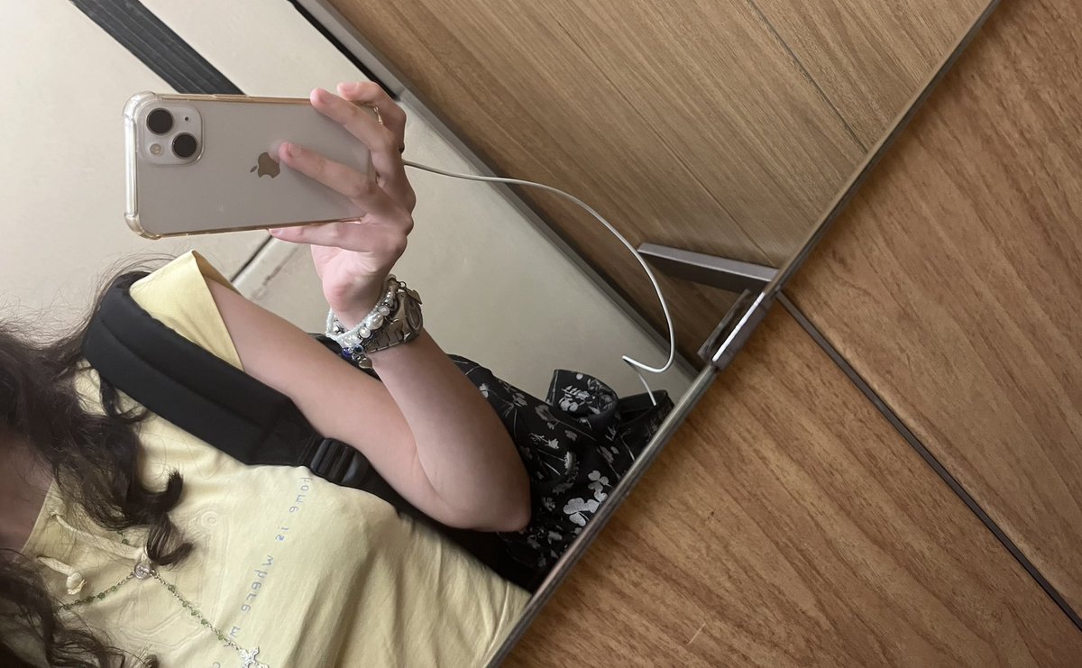 emanisatea's tweet photo. woke up feeling fat as fuck ugly as fuck cucked as fuck but I’m home now #dreadingtomorrow https://t.co/ncJY5I1Owl