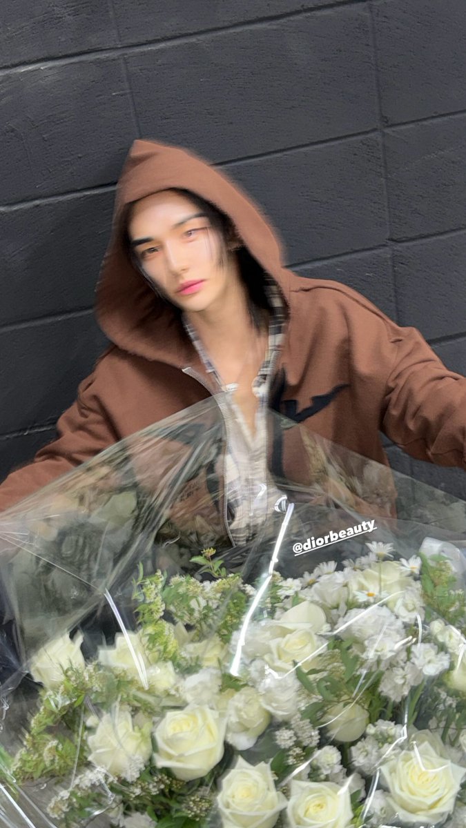 hyunjin pics tweet media