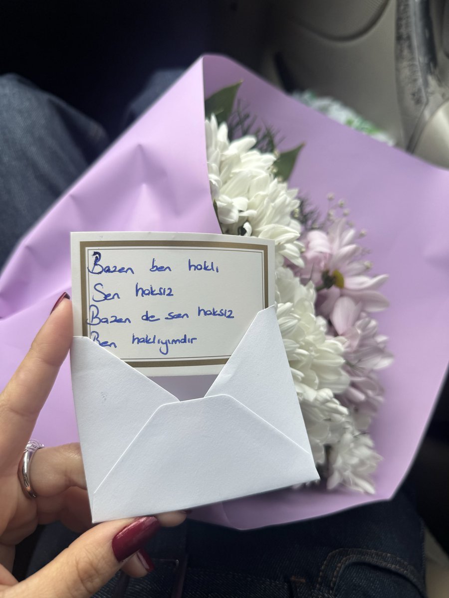 apoosigen's tweet photo. bugün çıkma teklifi aldım https://t.co/ylXIyHg2kL