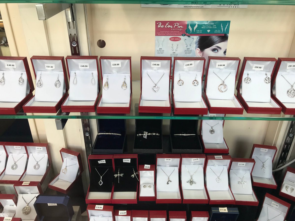 allaboutoldham's tweet image. David Lawrence Jewellers is your go-to place for special gifts and so much more.

From watch repairs and cash for gold to ornaments and beautiful jewellery, there’s 
Find them at allaboutoldham.co.uk
#gifts #jewellery #watches #clocks #oldhamhour