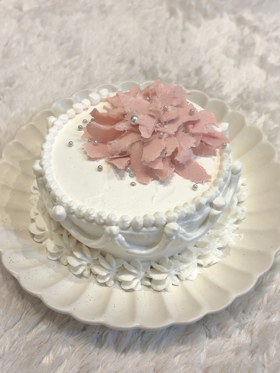 kurumi_ske48_'s tweet image. 母の日に"カーネーションケーキ"
というものを作ろうとしたら
チョコをちぎって乗せたみたいになった。

お菓子作りで失敗する事も
納得いかない事も多いです
悔しいのでもうこれも載せてみる…т_т