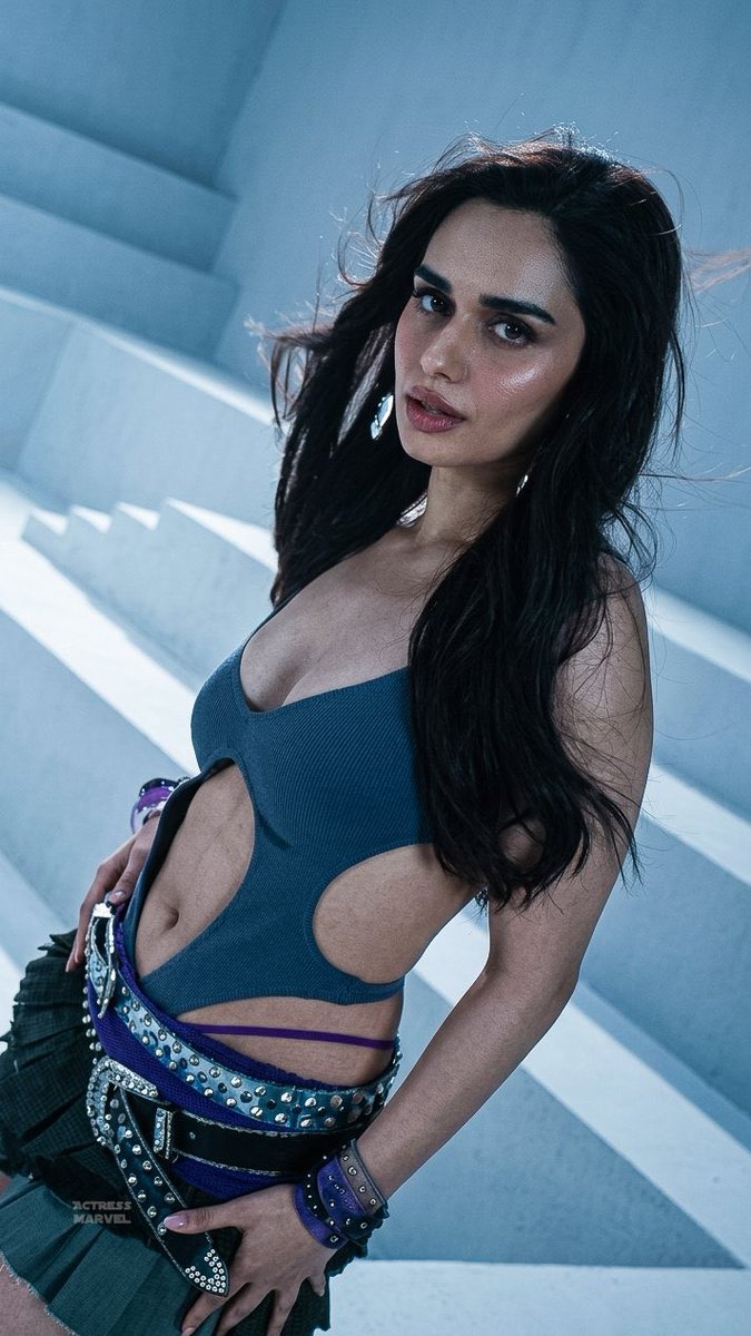 DishaMyWorld's tweet photo. Manushi Chhillar looks more like Disha Patani in the song 'Sharab' 😦 https://t.co/sMRf7Ai58A