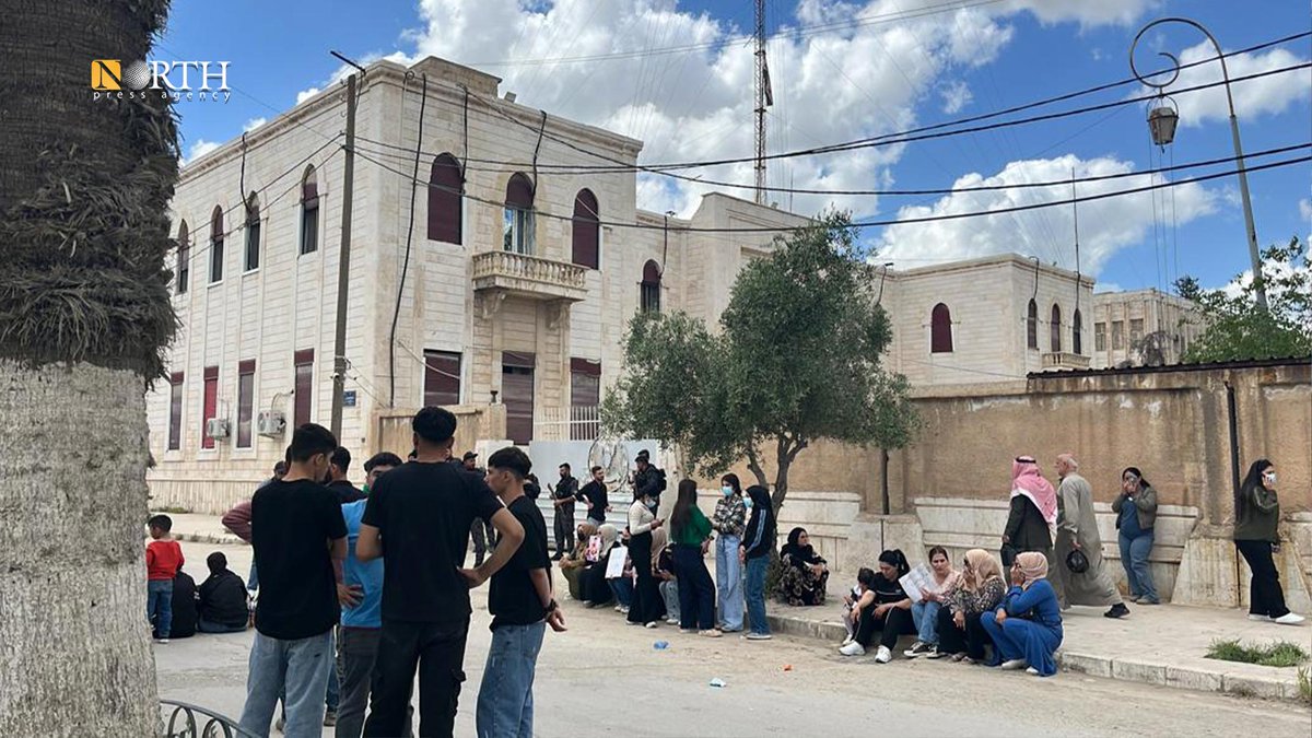 NPA_English's tweet image. Families of detainees staged a protest outside the governorate building in #Hasakah city, northeastern #Syria, demanding the release of their detained relatives.