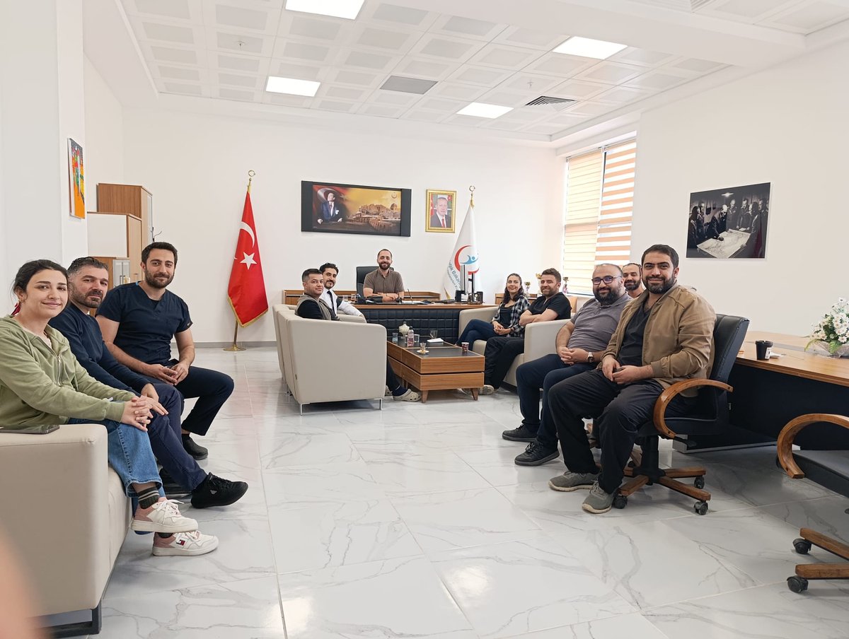 CermikDh's tweet photo. Başhekimimiz Dr. Fırat Türken ve Başhekim Yr. Yakup Duşak’ın katılımıyla uzman hekimlerle değerlendirme toplantısı gerçekleştirildi büyük bir özveriyle görev yapan kıymetli hekimlerimize teşekür edilerek sağlık hizmetlerinin geliştirilmesi için değerli görüş ve önerleri dinlendi https://t.co/n5UBi75wgD
