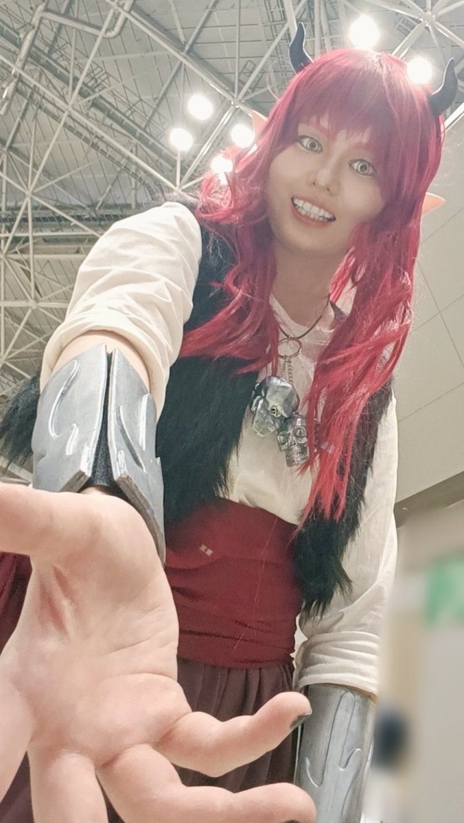 ※コスプレ　手を差し伸べるユシュカ