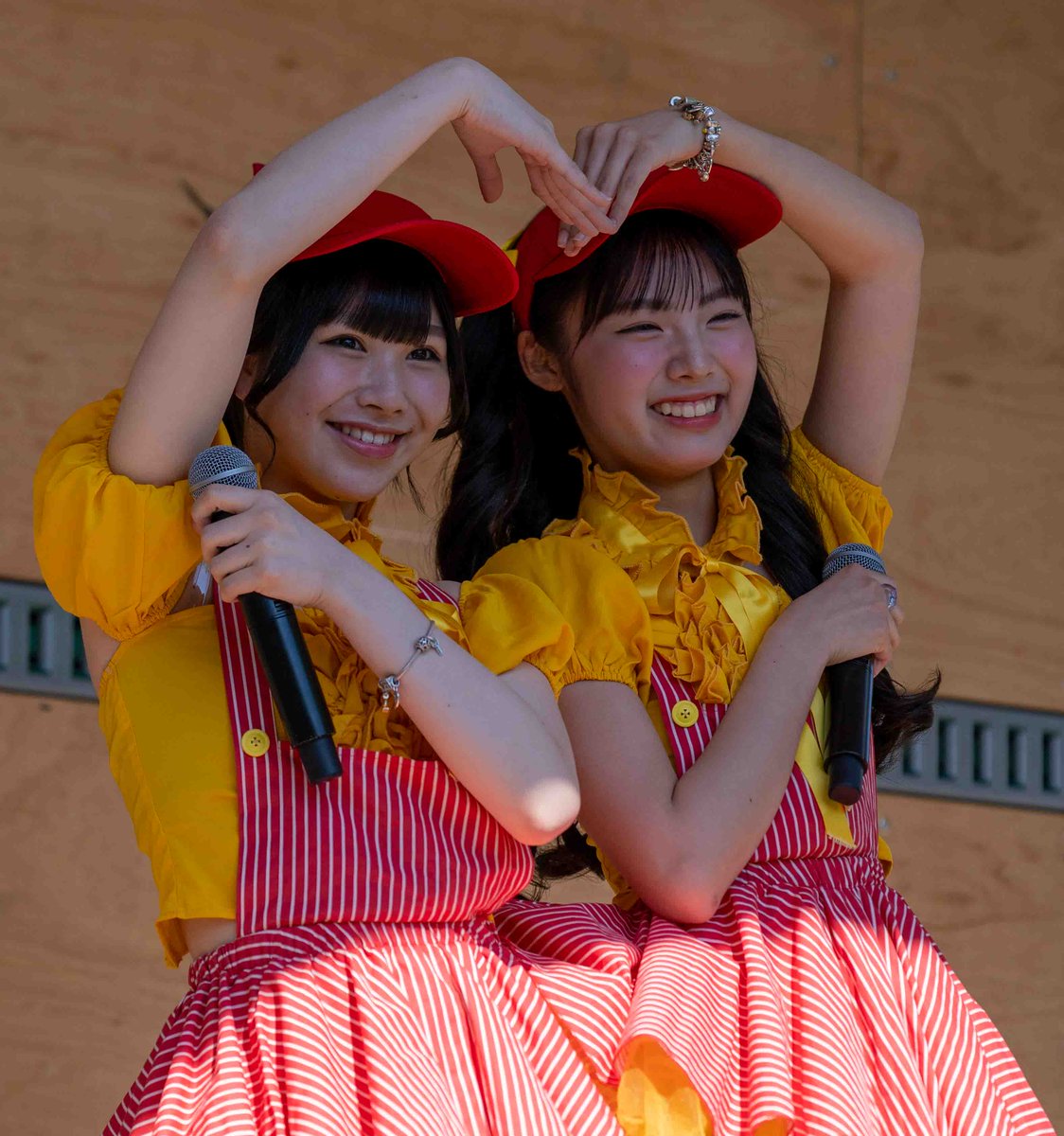 simoyama6's tweet photo. 260505
新小岩公園フードトラックジャム
#CHEERFUL
#桜まほ
#丸上ひまり

ビタミンカラー衣装の二人。
初夏の日差しに負けないくらい
キラキラに輝いていた https://t.co/djsGBU2OJM