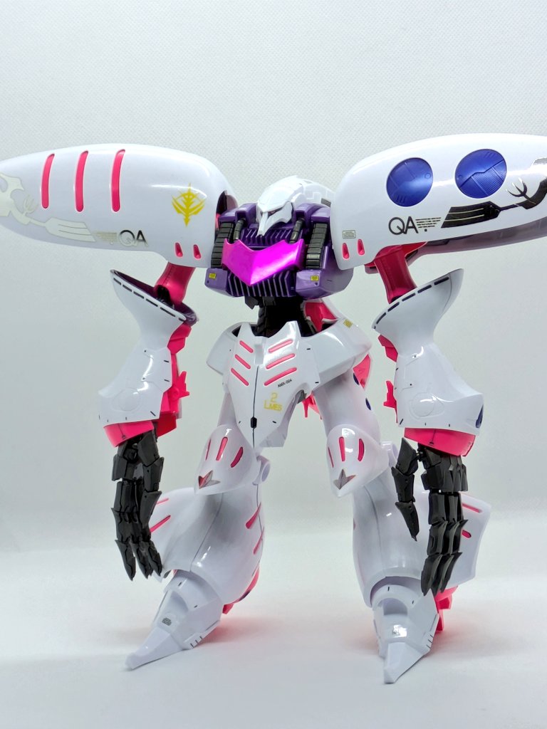 bugyou0201's tweet image. MGキュベレイアンベリール、完成です。久々のMG製作ですが、予定通りGW中に終わりました。スミ入れ、デカール貼りは本家イメージを重ねられるよう意図的にやっています。仕上げに光沢トップコートを吹きました。
しかし横幅が長くてショーケースに入らない…。
#ガンプラ
#gunpla 
#プラモデルライフ