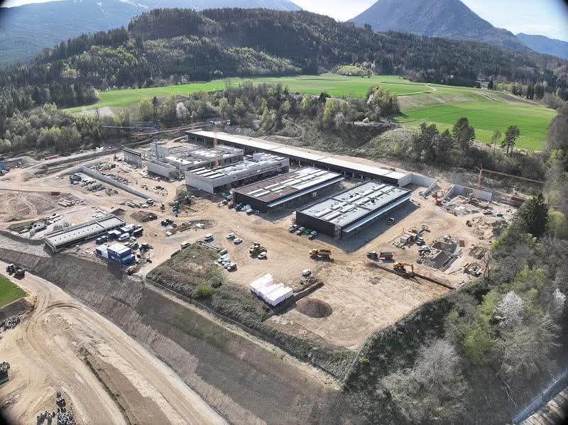 Bundesheerbauer's tweet photo. Gleichenfeier der neuen Großkaserne in Villach. #Bundesheer https://t.co/yyWyERzjvN