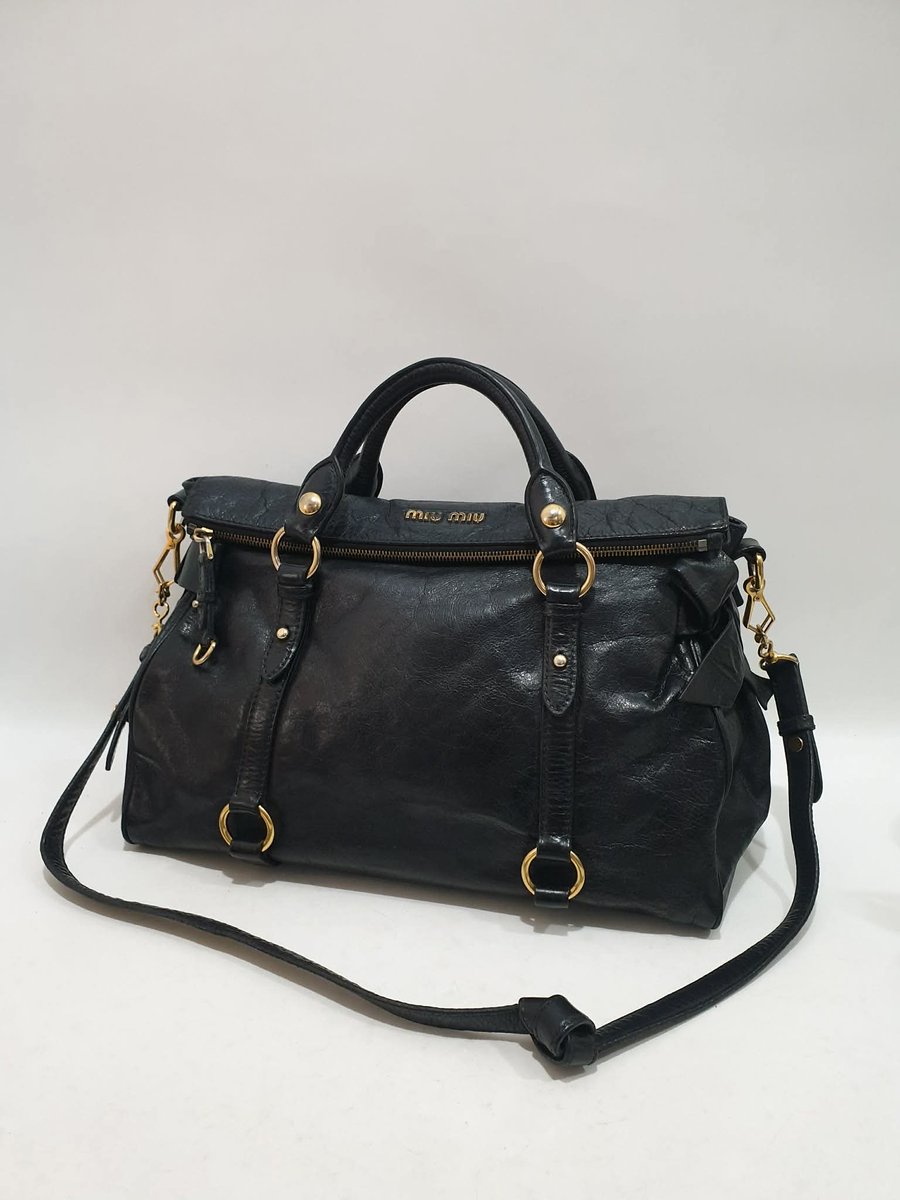 shobesells's tweet photo. wts lfb ph

Miu Miu Vitello Lux Leather Bow Bag ₱28k

- Miu Miu black leather handbag
- Top handle and detachable shoulder strap
- Gold-tone hardware
- Zip closure
- Textured leather finish

: gcash | sdd https://t.co/ifsN7lASQ4