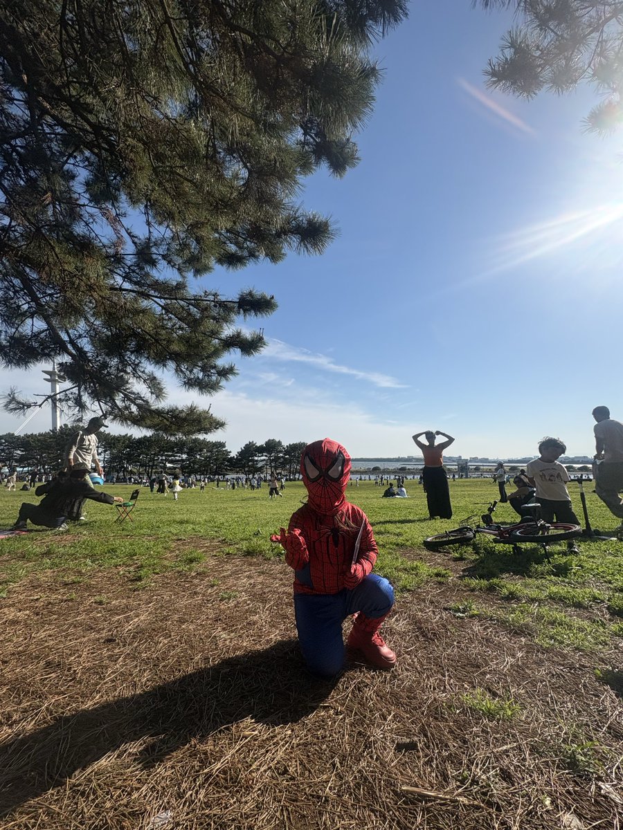 saezuri__'s tweet photo. @clean_force_e いつも画面越しにみていたスパイダーマンを見つけて大喜びの子どもたちでした！
(たくさん絡んでしまってすみませんでした)

自分もゴミ拾いする！とあのあと張り切っていました。素晴らしい活動を見れました。ありがとうございました。 https://t.co/oq0yD6JEfy