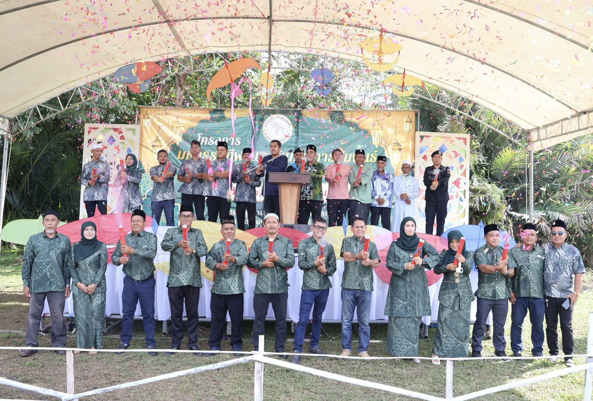 💂ทหารพราน45 ร่วมพิธีเปิดมหกรรมกีฬาและนันทนาการสัมพันธ์ปี 69
รวมพลังรอยยิ้ม สร้างความสุข และมิตรภาพที่ยั่งยืน ณ บ้านซีโป
#ทหารพราน #มหกรรมกีฬา69 #อำเภอระแงะ
#ศูนย์ประชาสัมพันธ์ #หน่วยเฉพาะกิจกรมทหารพรานที่45