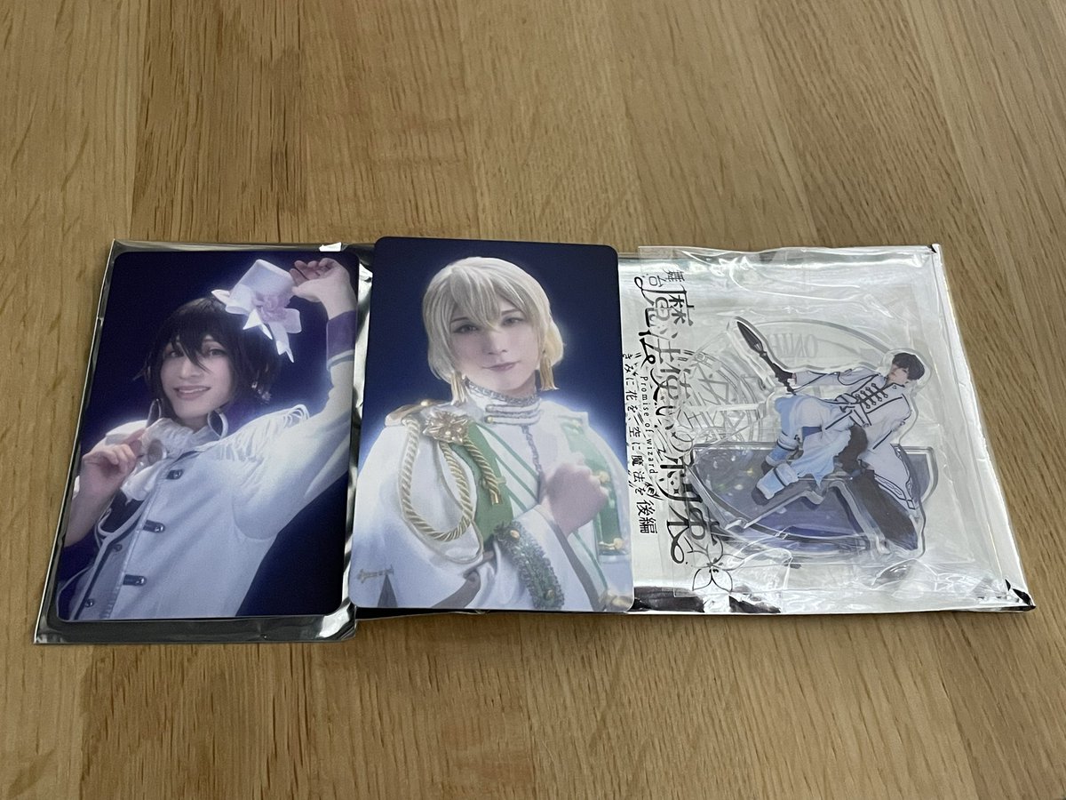 rakuxx_'s tweet photo. 【交換】まほステ　ランダム

求：ファウスト、カイン

譲：
ゆらゆらアクリルスタンド→シノ
トレカ→ホワイト、ルチル

会場付近に21:30ごろまでおります。
現地交換可能な方がございましたらお気軽にお声がけください。 https://t.co/L8cXMX8GId