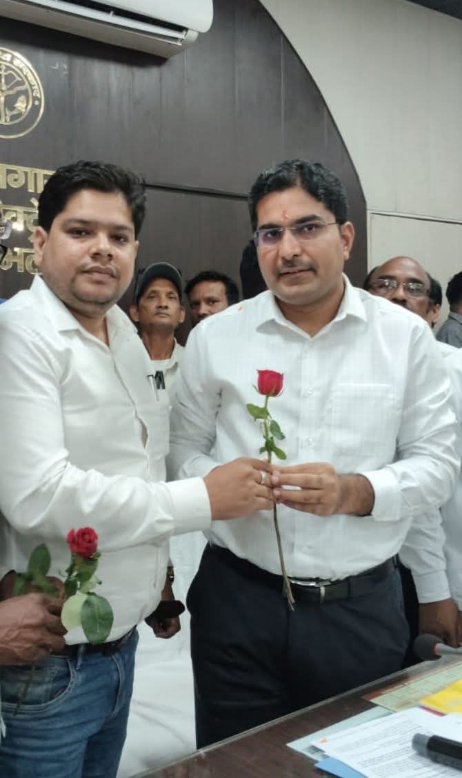 संभल!आज बहजोई में नवागत डीएम अंकित खंडेलवाल जी का फूल देकर स्वागत किया !
#diosambhal 
#dmsambhal 
#highlight 
#SPSambhal 
#UttarPradesh