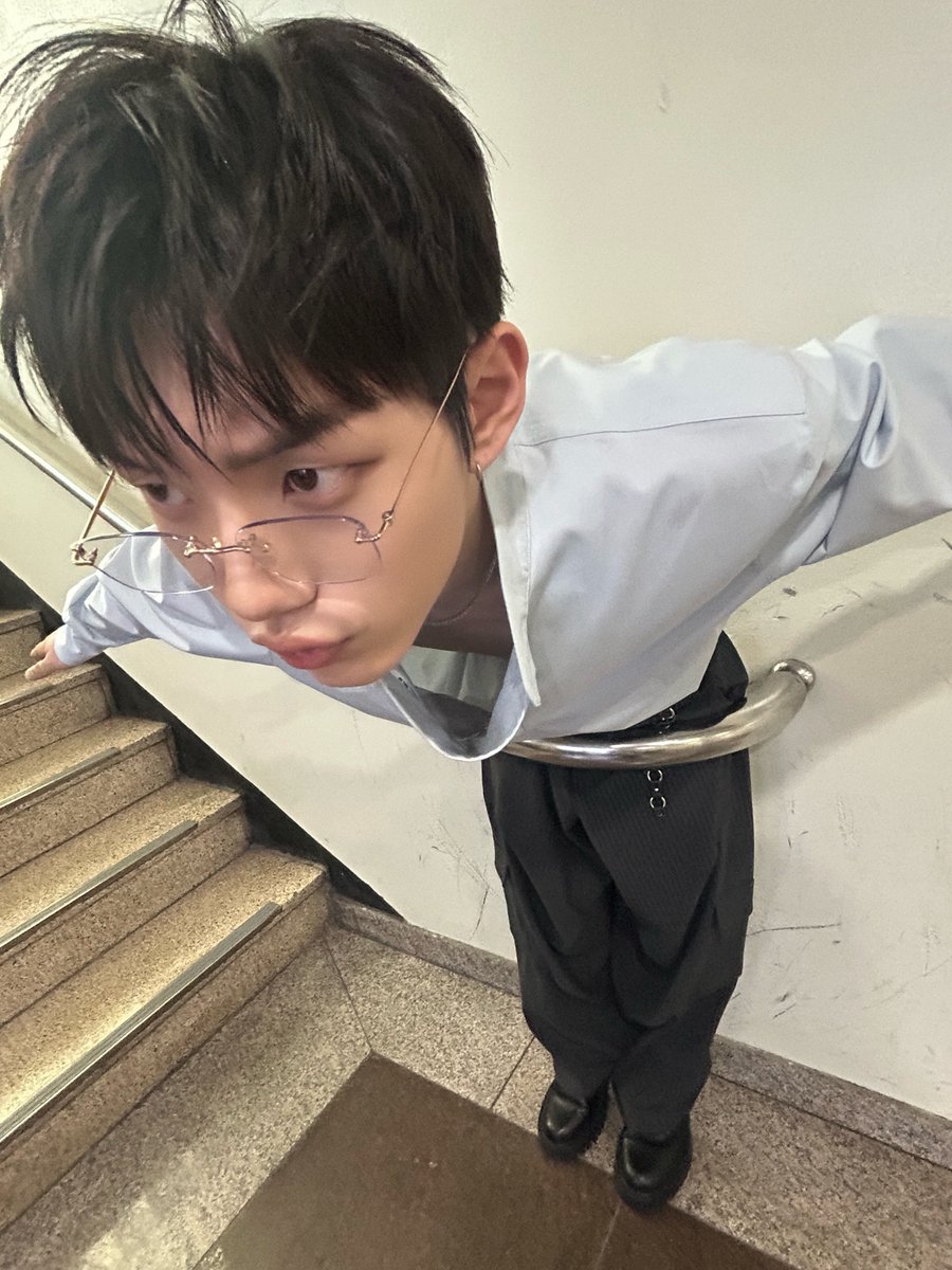 말 tweet media