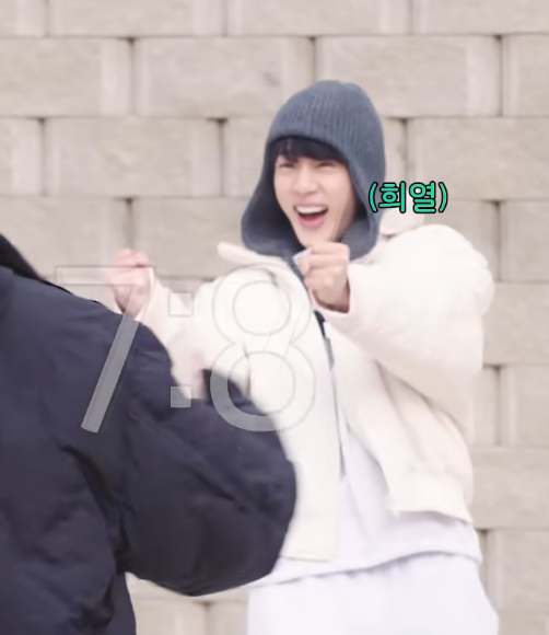 유별 tweet media
