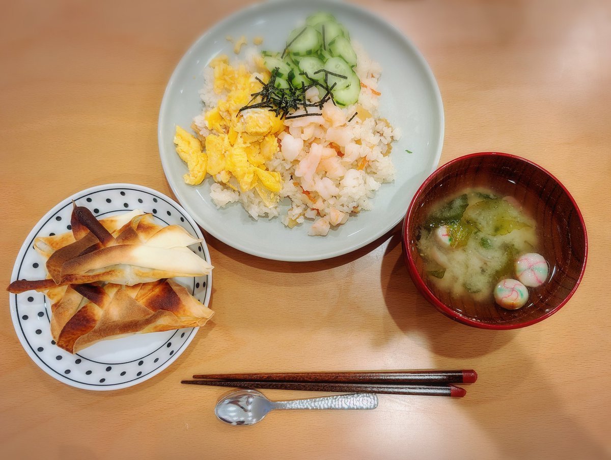2ui818 tweet picture