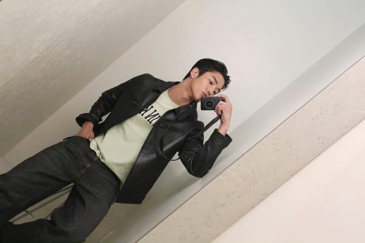 爱云云 tweet media